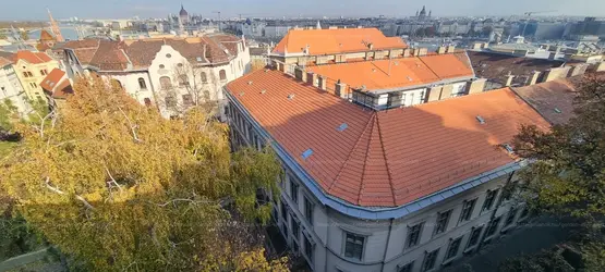 Budapest, I. kerület, Hunyadi János út 8