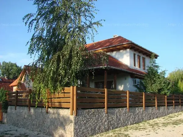 Etyek, Gesztenyés utca