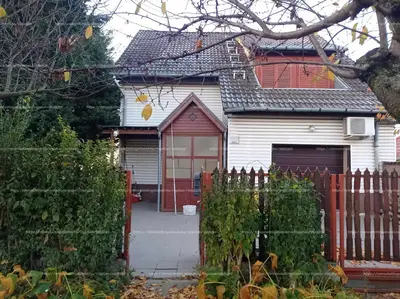 Pilisborosjenő, Tücsök utca 17