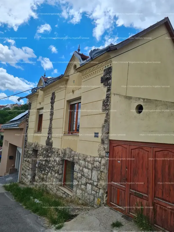 Pécs, Barátúr utca 5