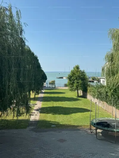 Balatonkenese, Rege utca