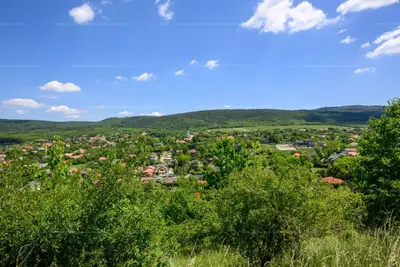 Telki, Anna-laki út