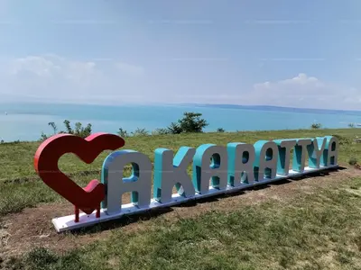 Balatonakarattya, Iskola utca