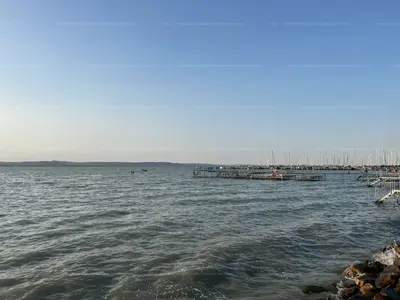 Balatonlelle, Hullám utca