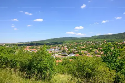 Telki, Anna-laki út